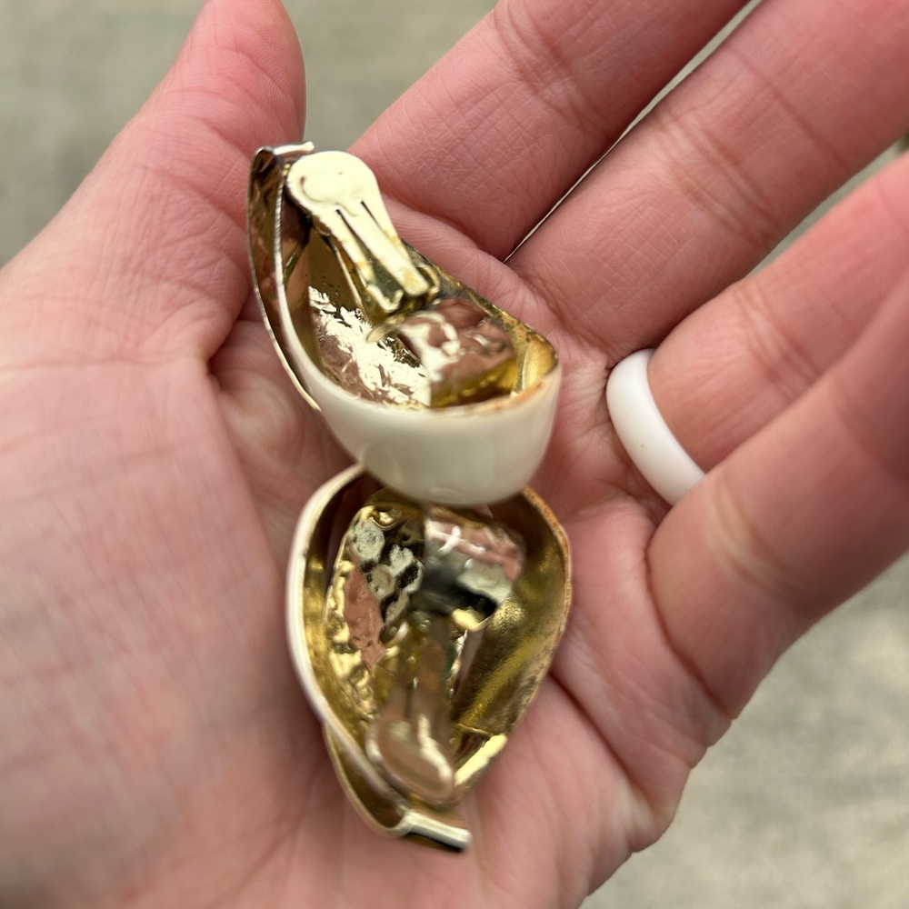 Women’s gold clip on earrings - Picture 7 of 9